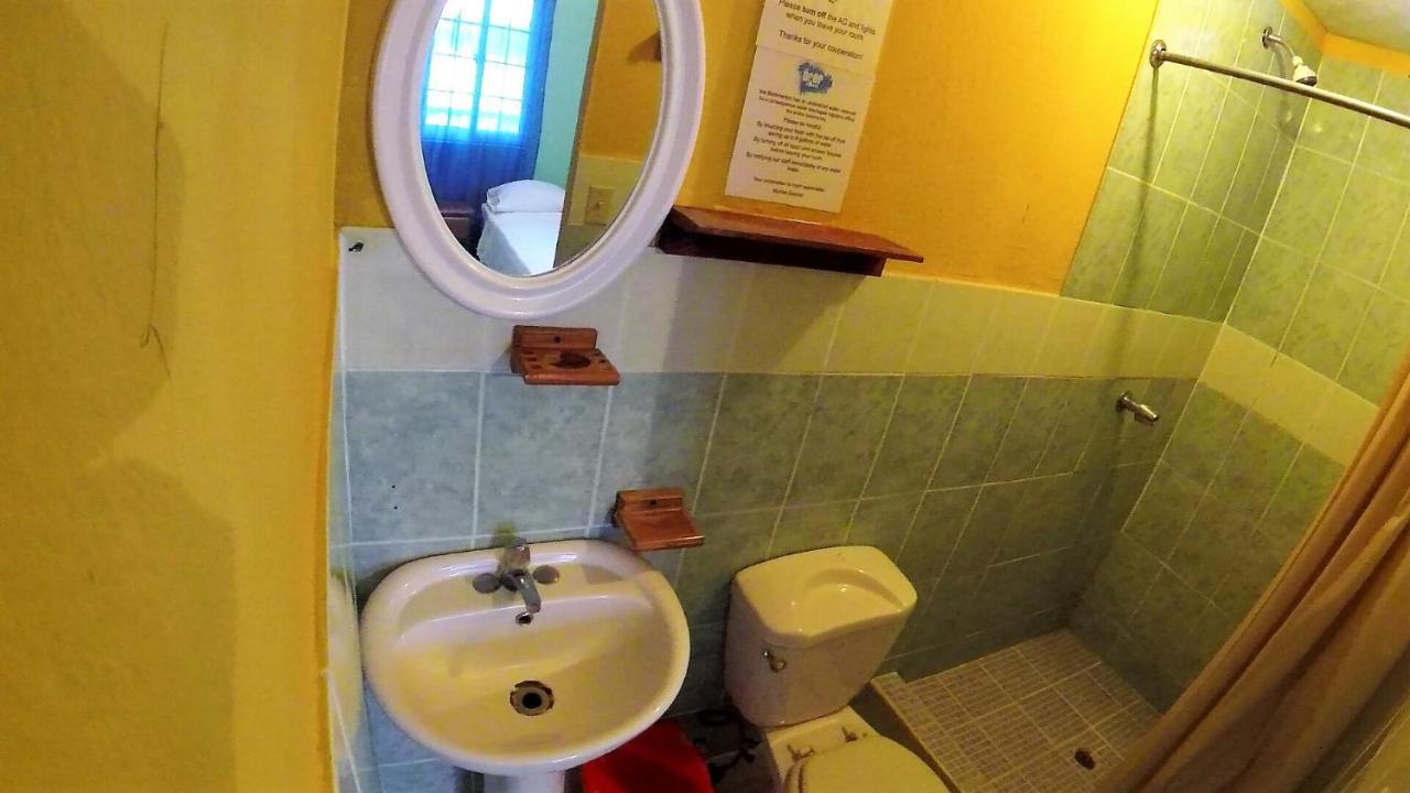 Hostal Green Coast Carenero Island Exterior foto