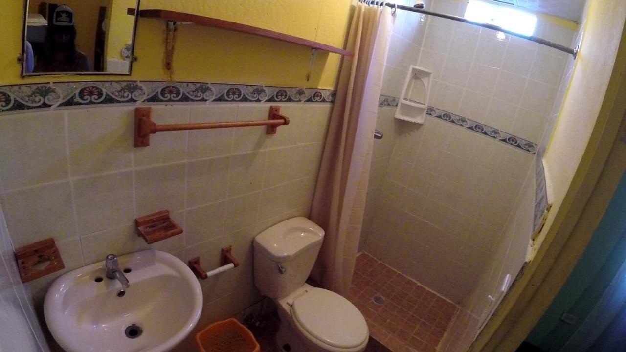 Hostal Green Coast Carenero Island Exterior foto